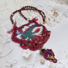 Ketting Enchantement d'Automne geborduurd met Bordeauxse parels, kant, diverse parels en rocailles